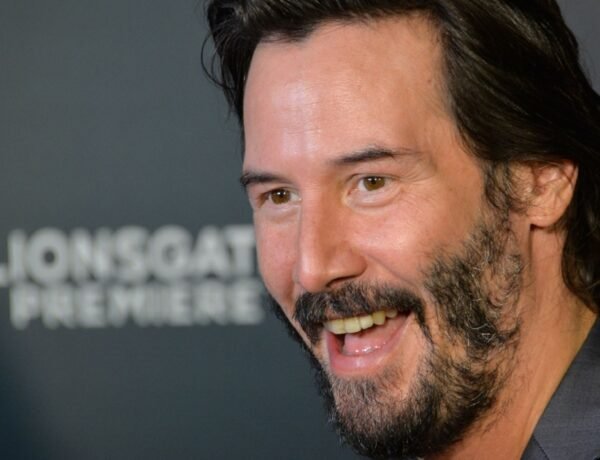 Keanu Reeves Acts of Kindness and Humility Beyond the Screen